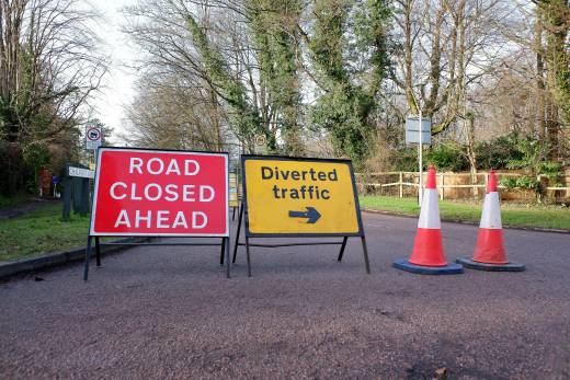 Main image for Delay warning over temporary lights