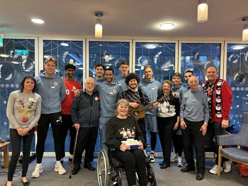 Main image for Barnsley players make special hospice visit