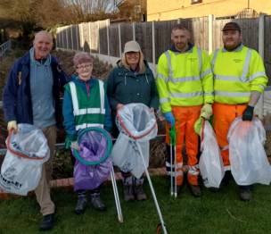 Main image for Great community effort to clear up waterway