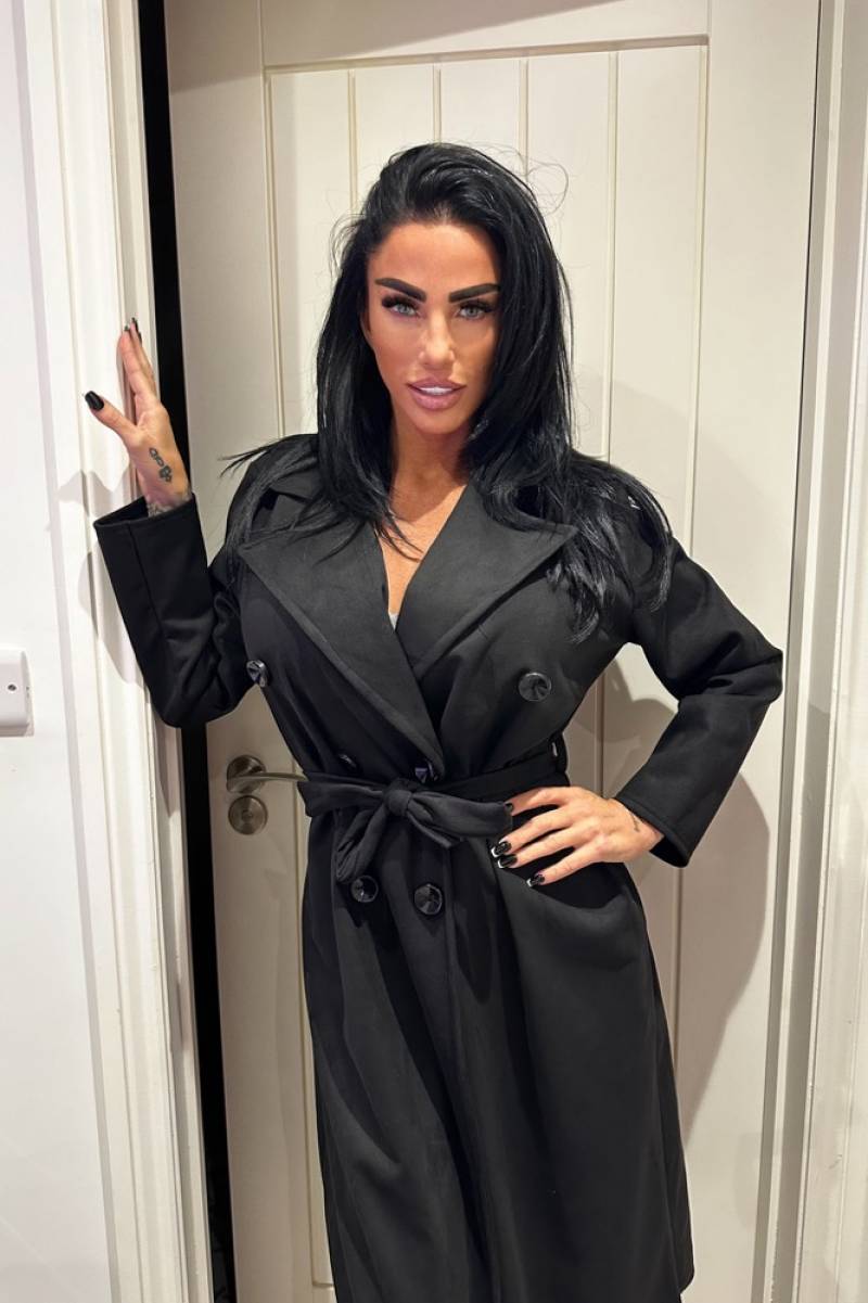 Main image for Katie Price heading to Barnsley club