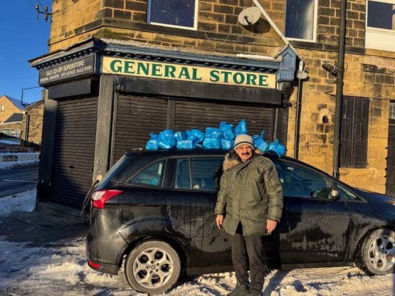 Main image for Shopkeeper praised after delivering free food parcels to elderly