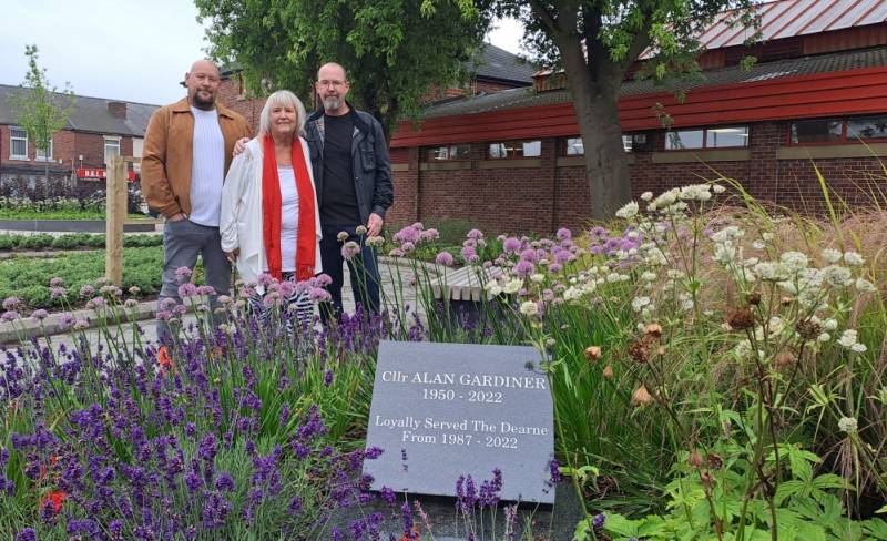 Main image for Councillor tribute installed in community that he served