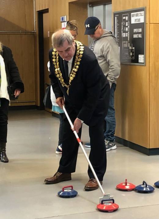 Main image for Mayor gets a lesson in kurling
