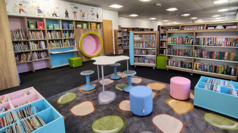 Main image for New chapter begins for new-look library