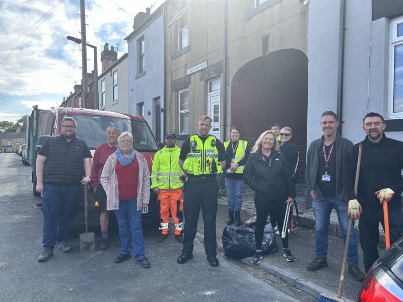 Main image for Volunteers join community clean-up