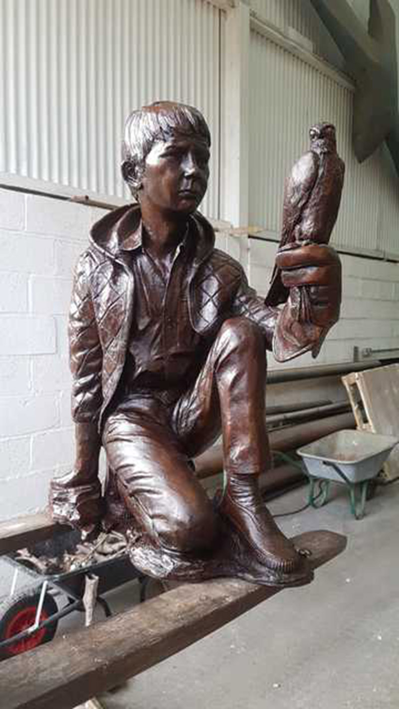 Main image for Kes statue to go on show